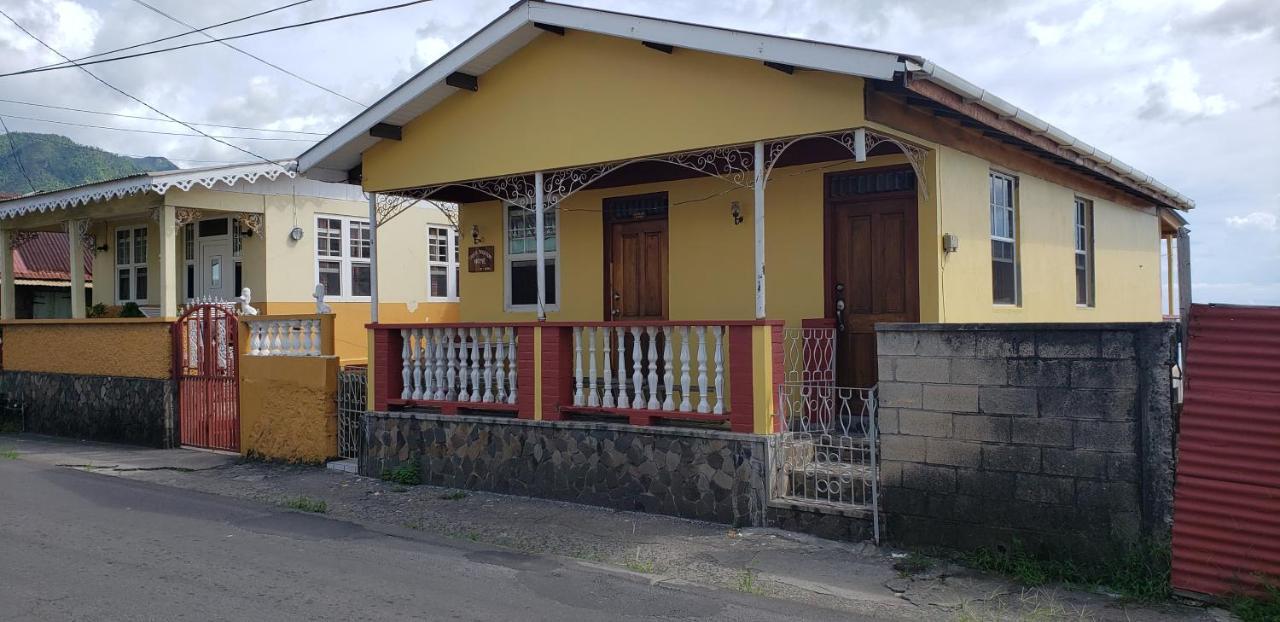 Roseau Hostel & Beach Front Property Esterno foto
