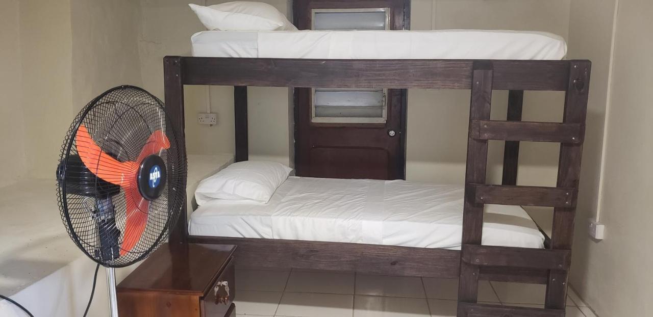 Roseau Hostel & Beach Front Property Esterno foto