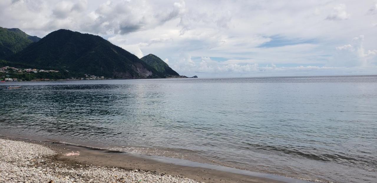 Roseau Hostel & Beach Front Property Esterno foto